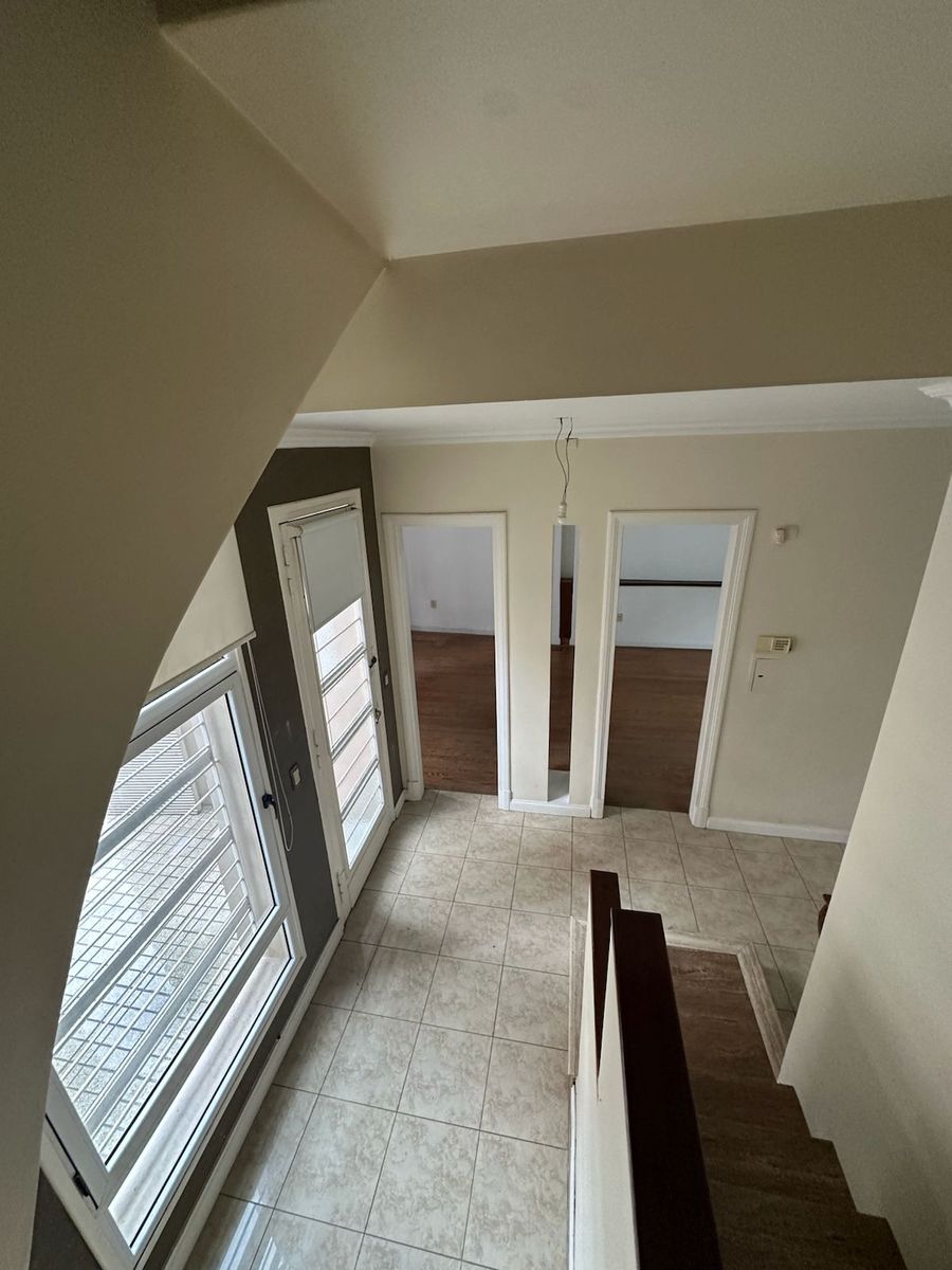 Venta casa con cochera - Barrio Sur - 16