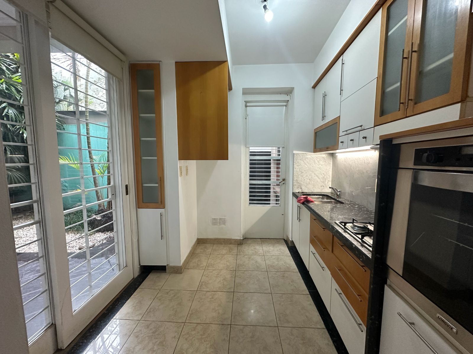 Venta casa con cochera - Barrio Sur - 17