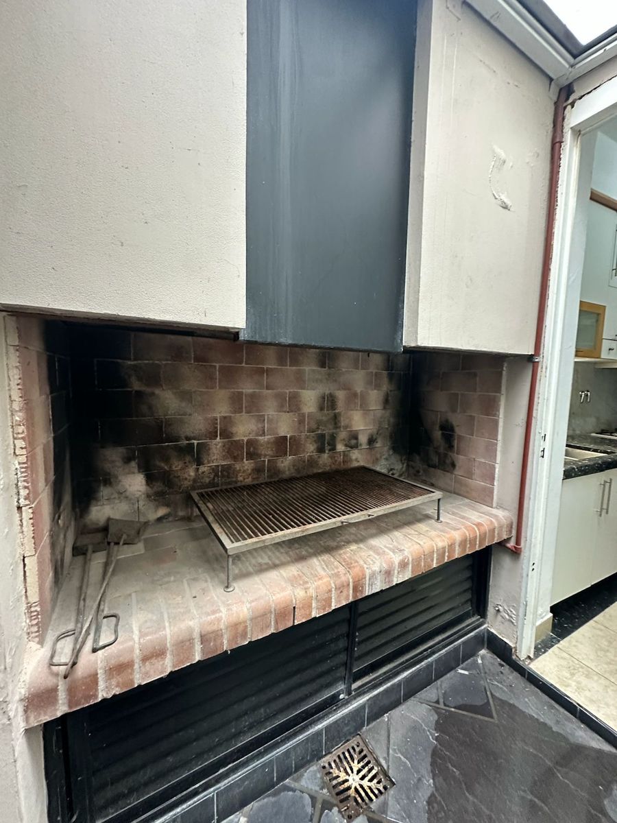 Venta casa con cochera - Barrio Sur - 19