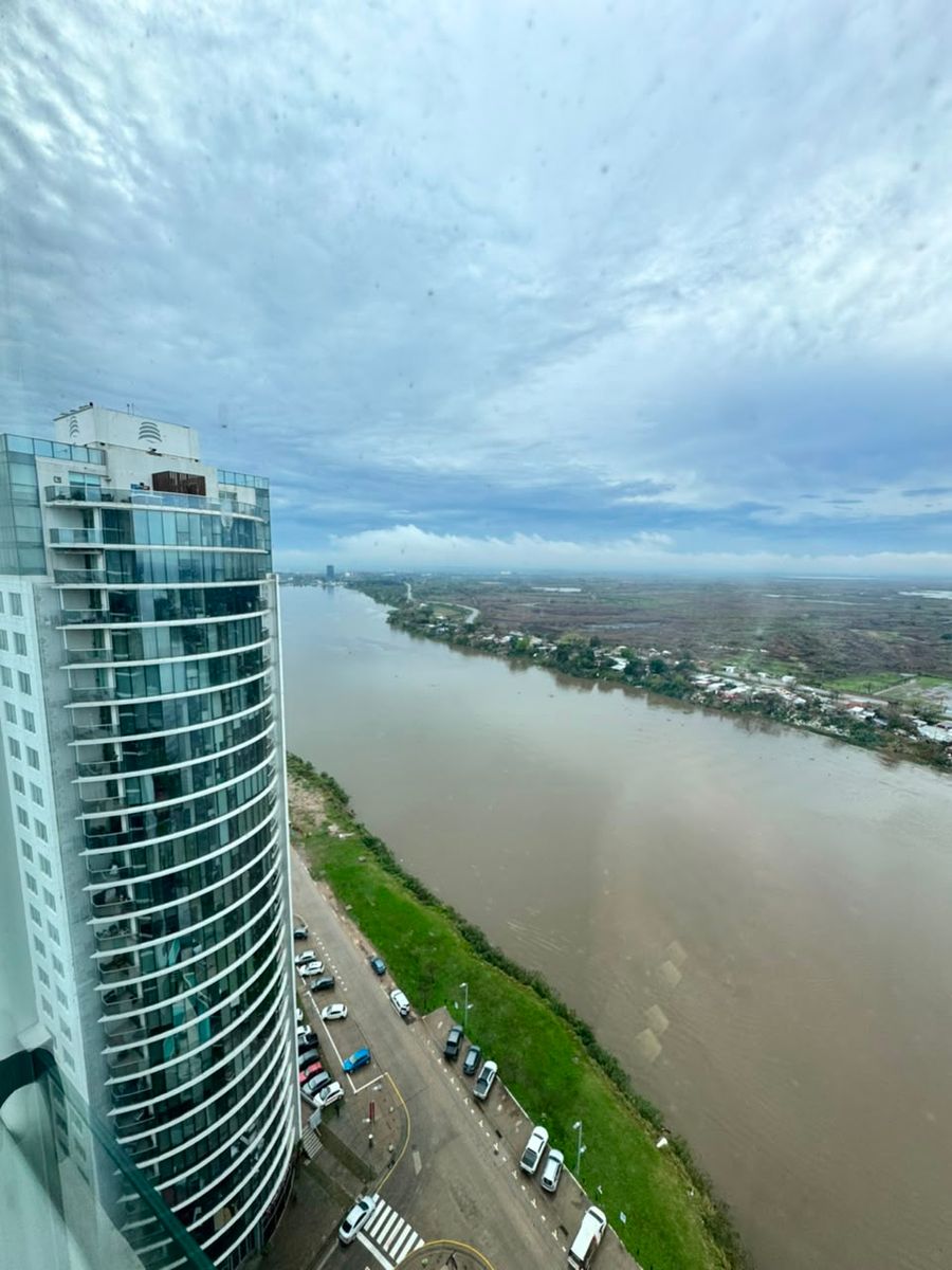 Se ALQUILA excepcional semipiso de categoría en Amarras Center - Torre IV, 2 dormitorios + cochera. - 17