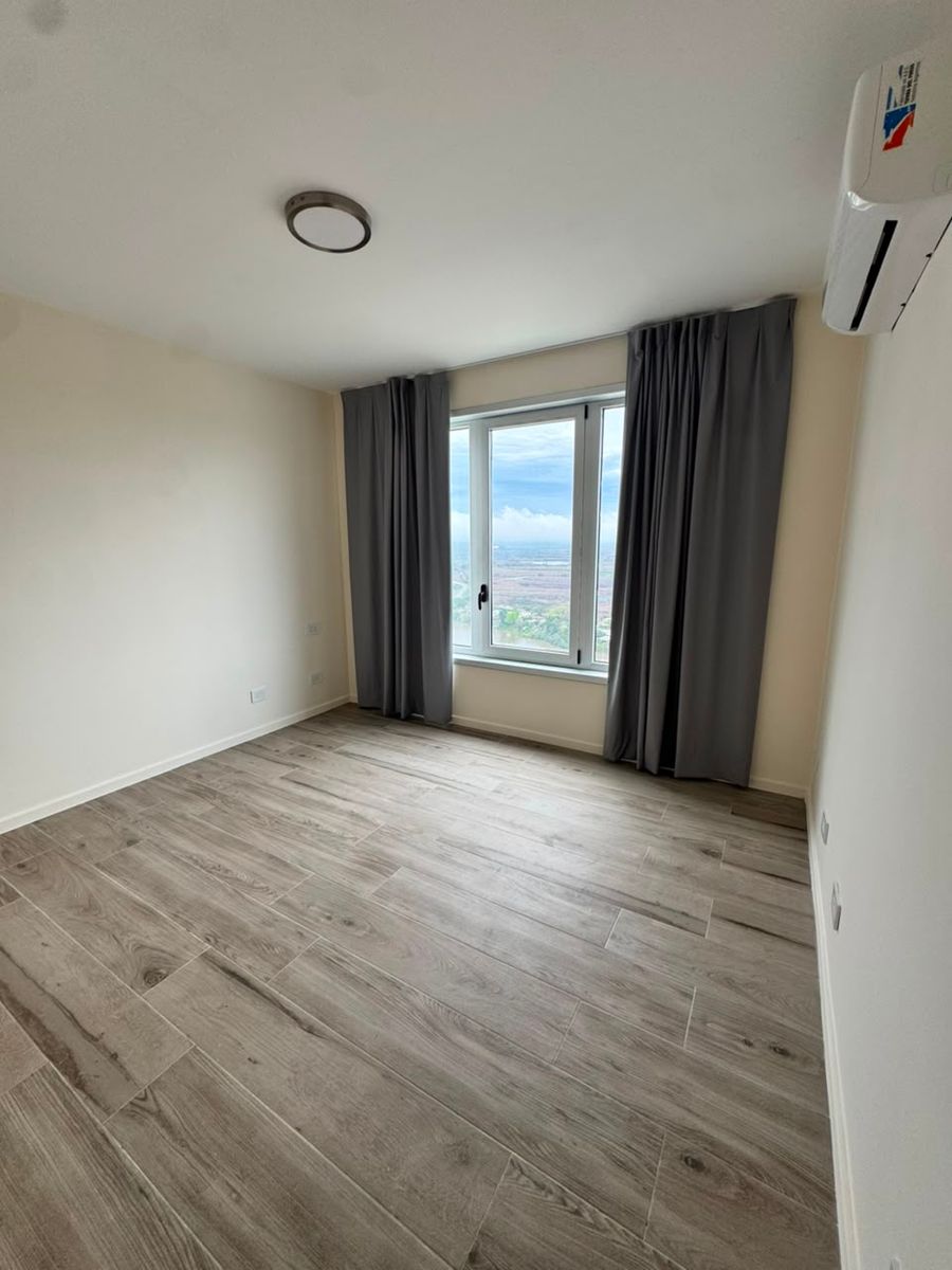 Se ALQUILA excepcional semipiso de categoría en Amarras Center - Torre IV, 2 dormitorios + cochera. - 18