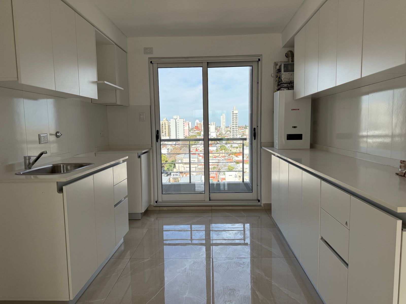 Exclusivo Piso de 2 Dormitorios con Cochera en Barrio Constituyentes - Santa Fe - 2