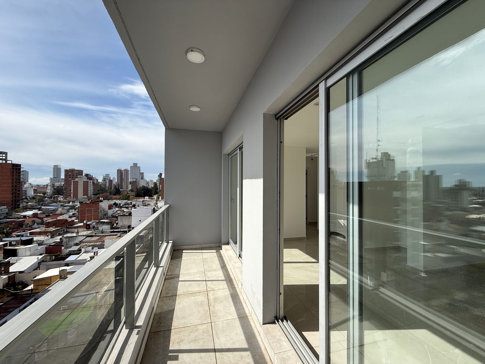 Exclusivo Piso de 2 Dormitorios con Cochera en Barrio Constituyentes - Santa Fe - 8
