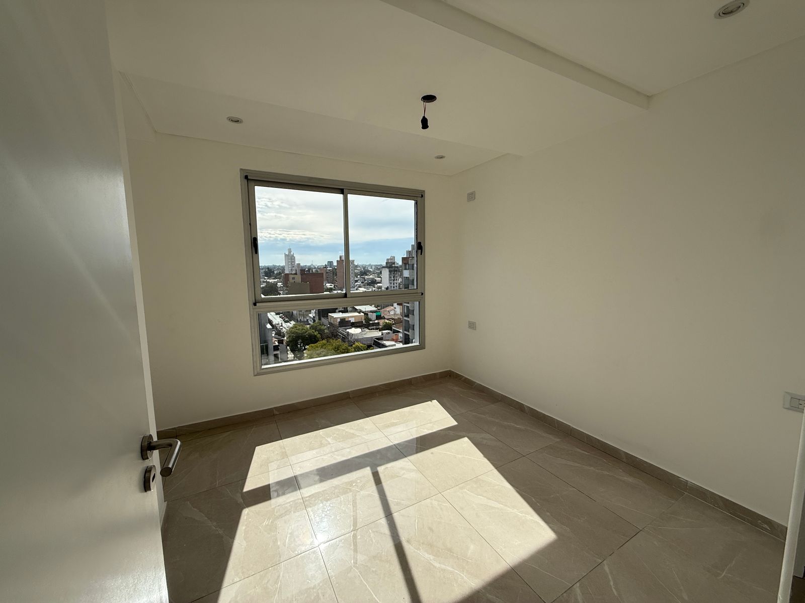 Exclusivo Piso de 2 Dormitorios con Cochera en Barrio Constituyentes - Santa Fe - 11