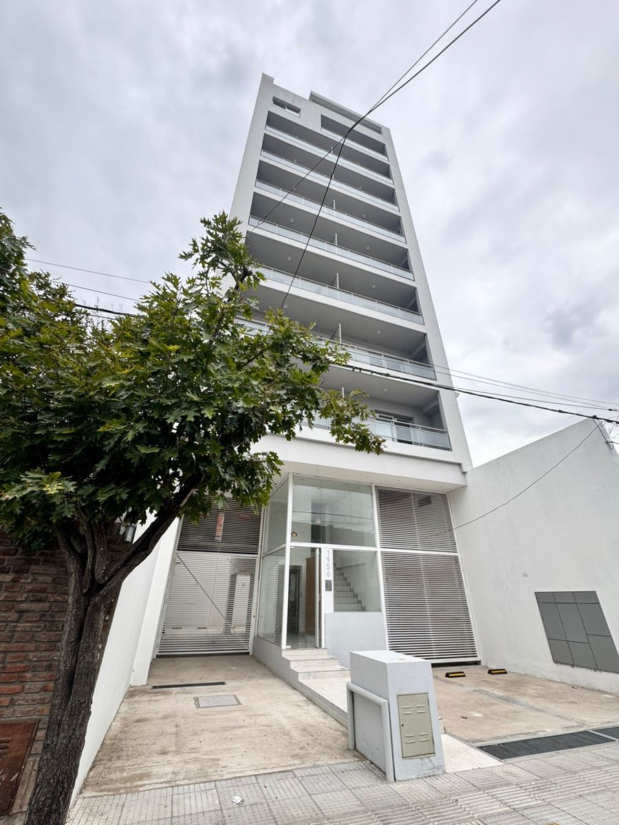 Se Alquila Departamento de 1 Dormitorio a Estrenar en Centro Sur con Cochera - 1