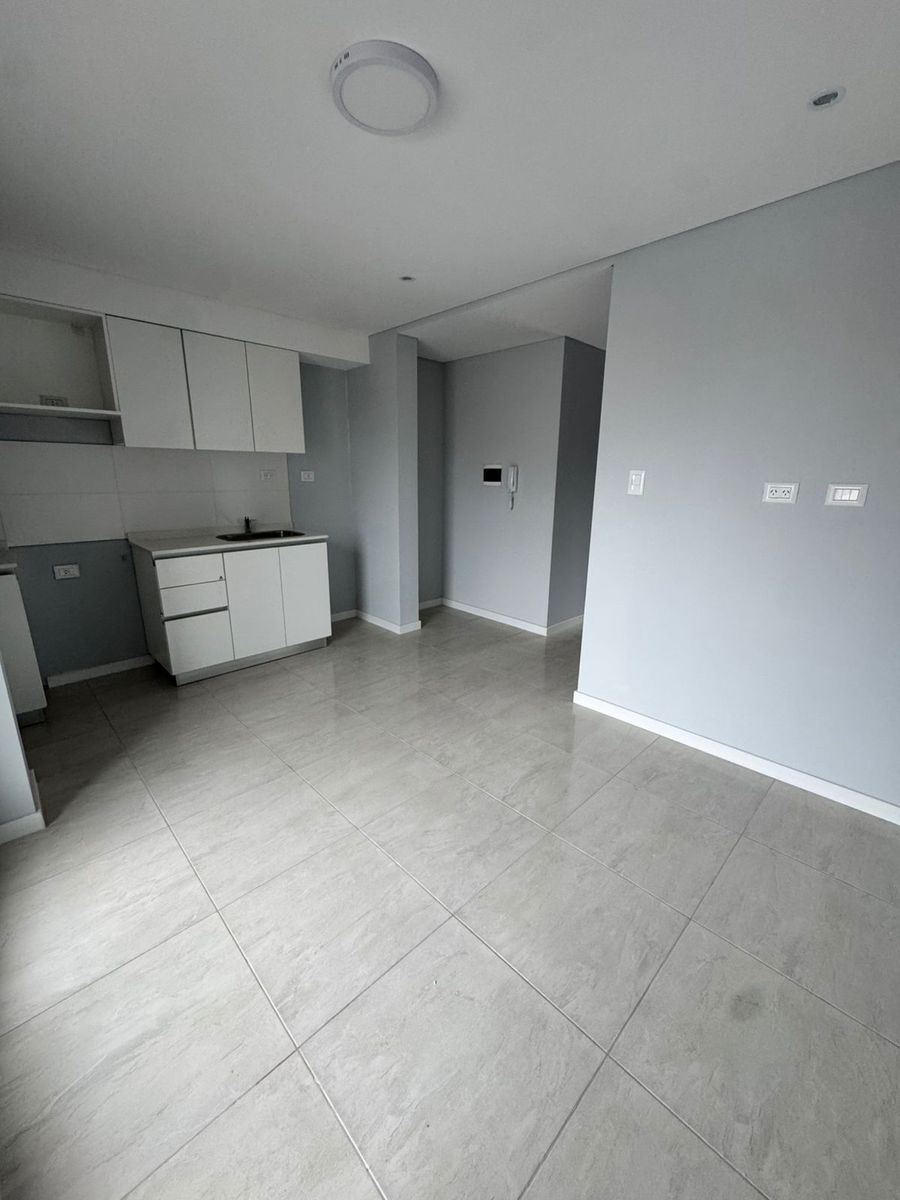Se Alquila Departamento de 1 Dormitorio a Estrenar en Centro Sur con Cochera - 8