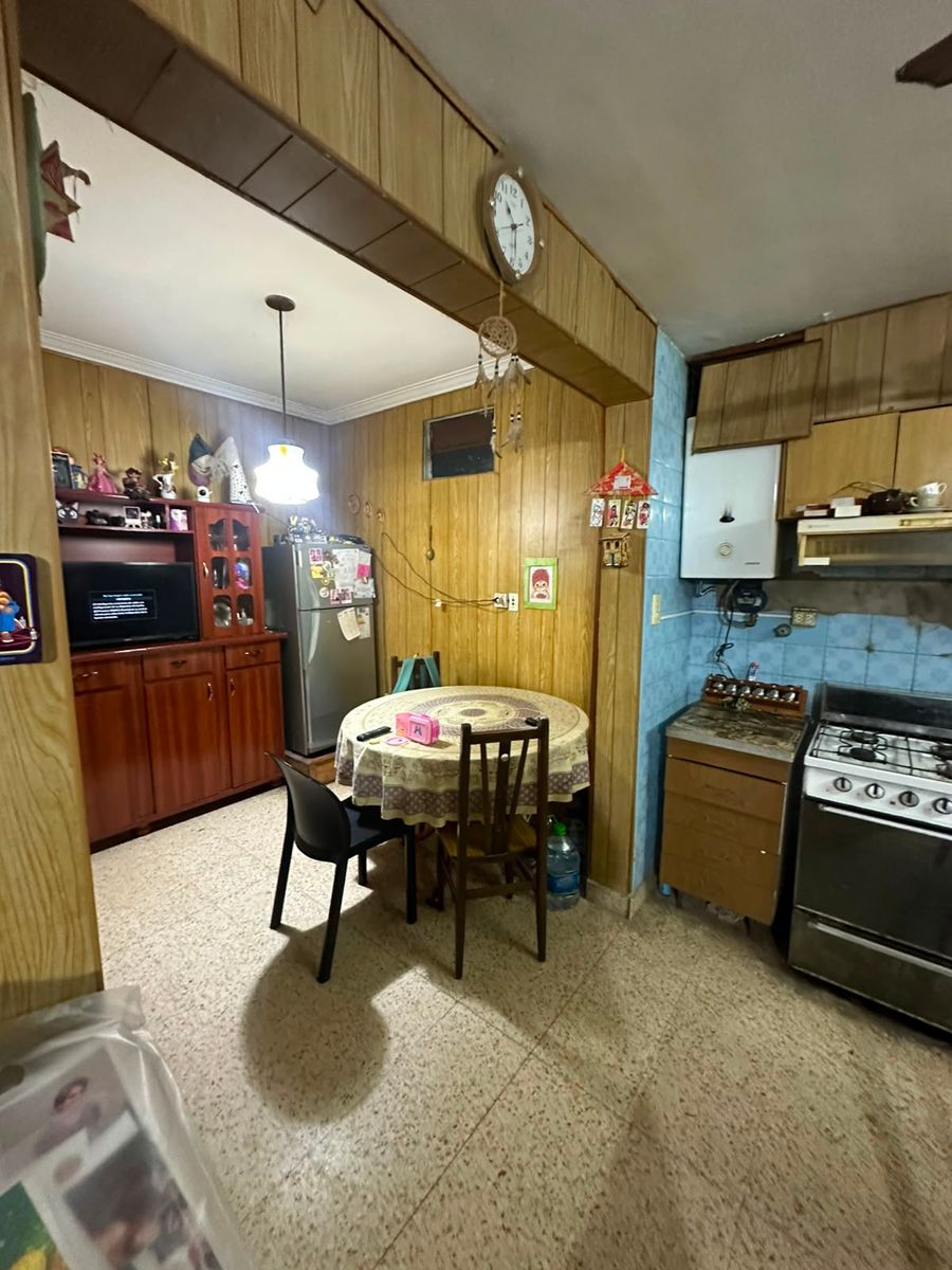 Venta Casa de 3 dormitorios con local comercial y cochera - 2