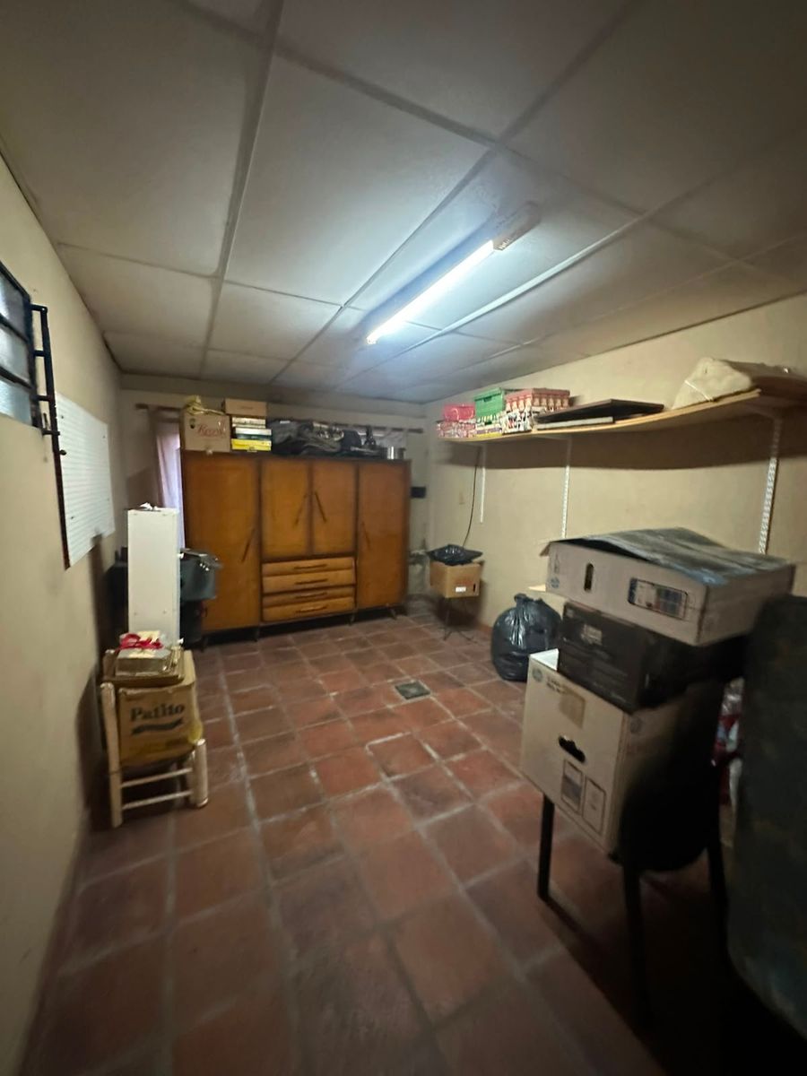 Venta Casa de 3 dormitorios con local comercial y cochera - 9