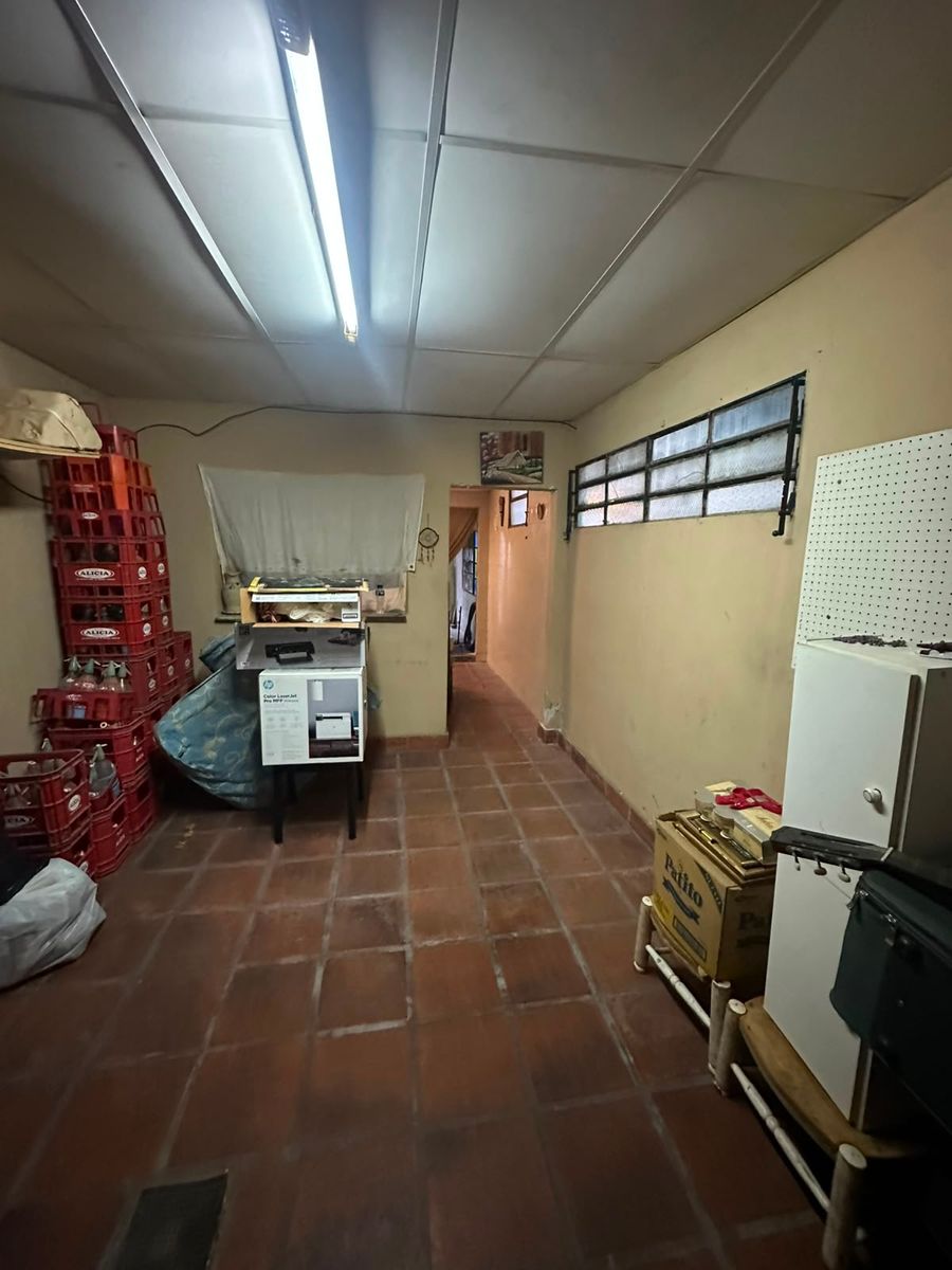 Venta Casa de 3 dormitorios con local comercial y cochera - 10