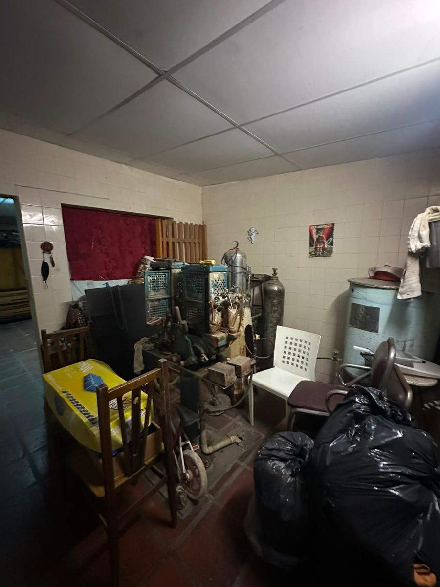 Venta Casa de 3 dormitorios con local comercial y cochera - 11