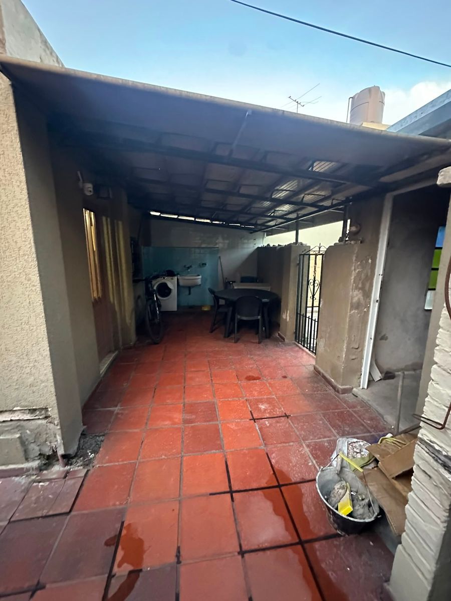 Venta Casa de 3 dormitorios con local comercial y cochera - 12