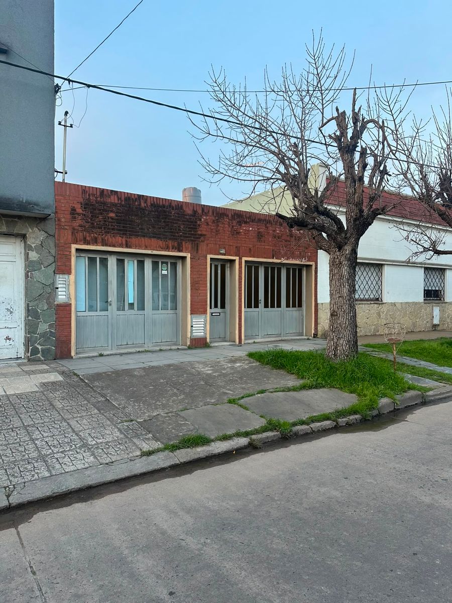 Venta Casa de 3 dormitorios con local comercial y cochera - 13
