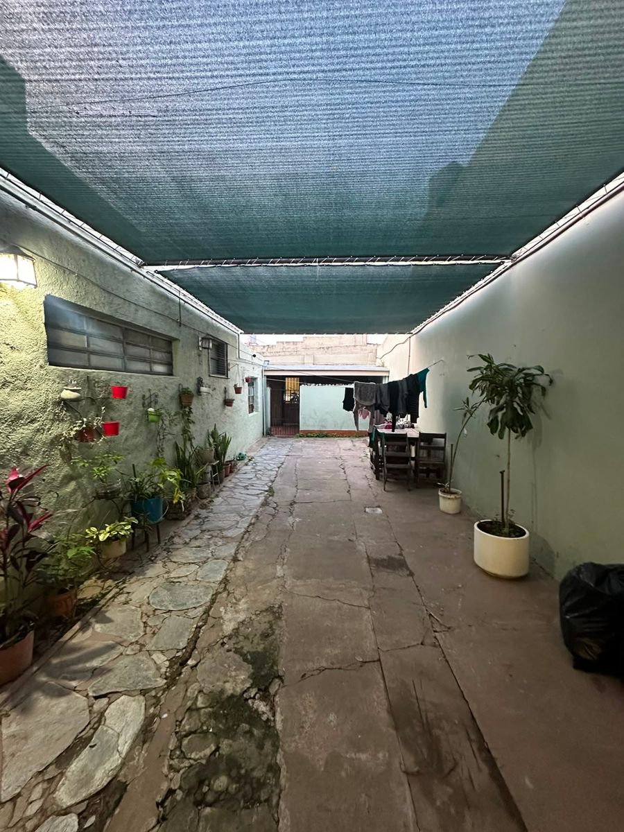 Venta Casa de 3 dormitorios con local comercial y cochera - 14