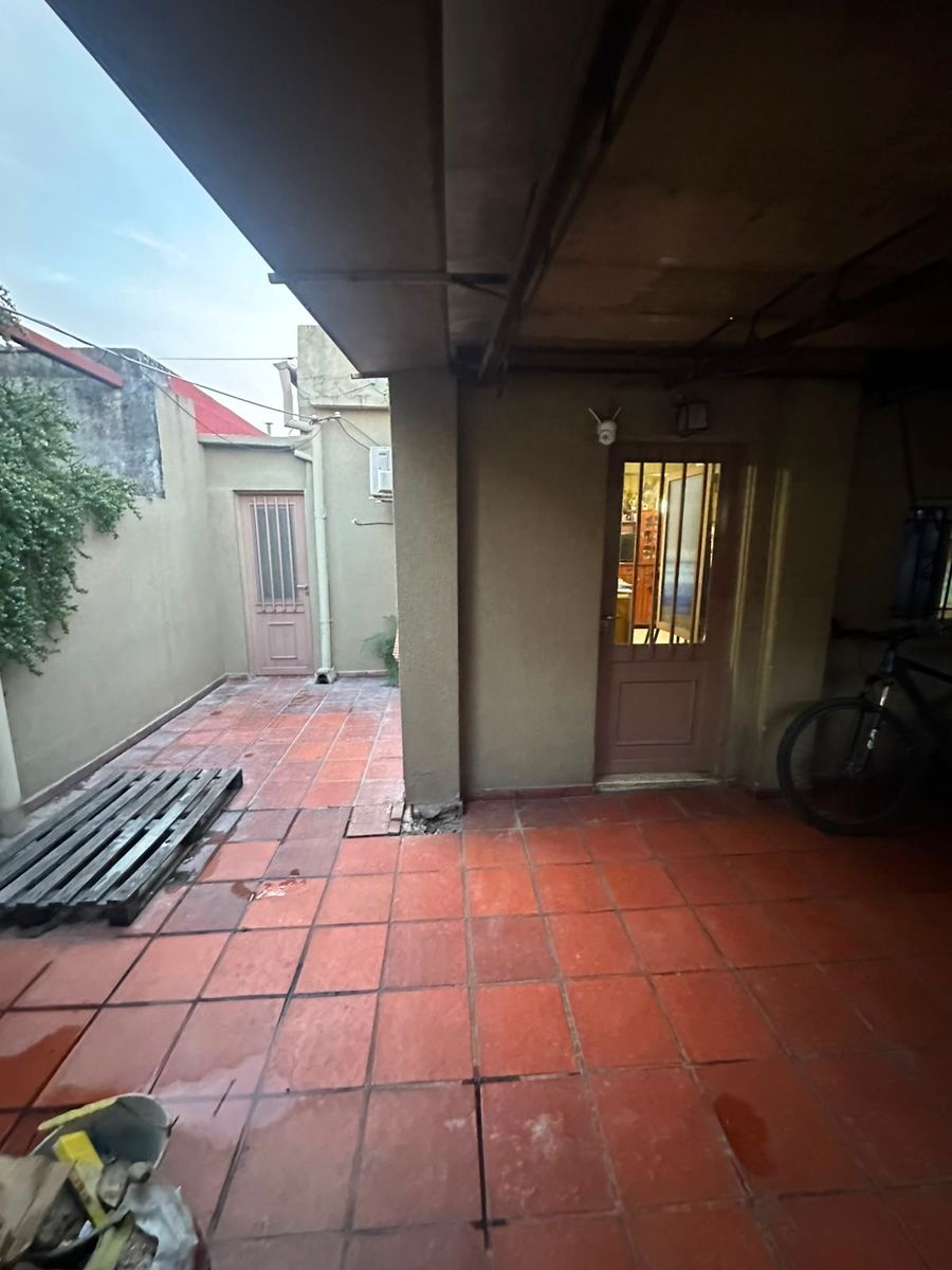Venta Casa de 3 dormitorios con local comercial y cochera - 15