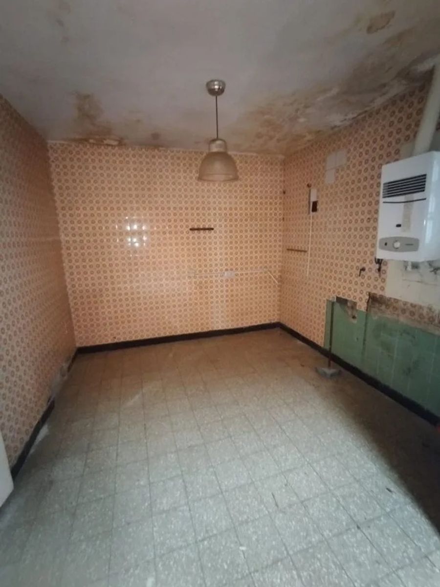 Venta de PH a refaccionar de 3 dormitorios y patio en pleno Recoleta - 5