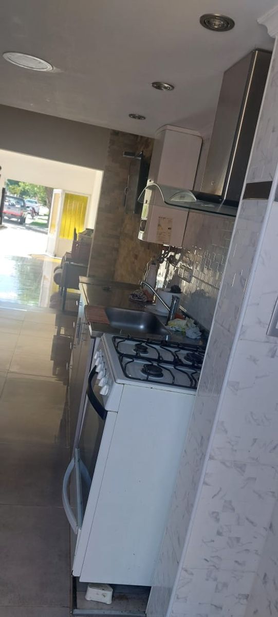 Se vende Casa de 3 dormitorios en Coronda - 2