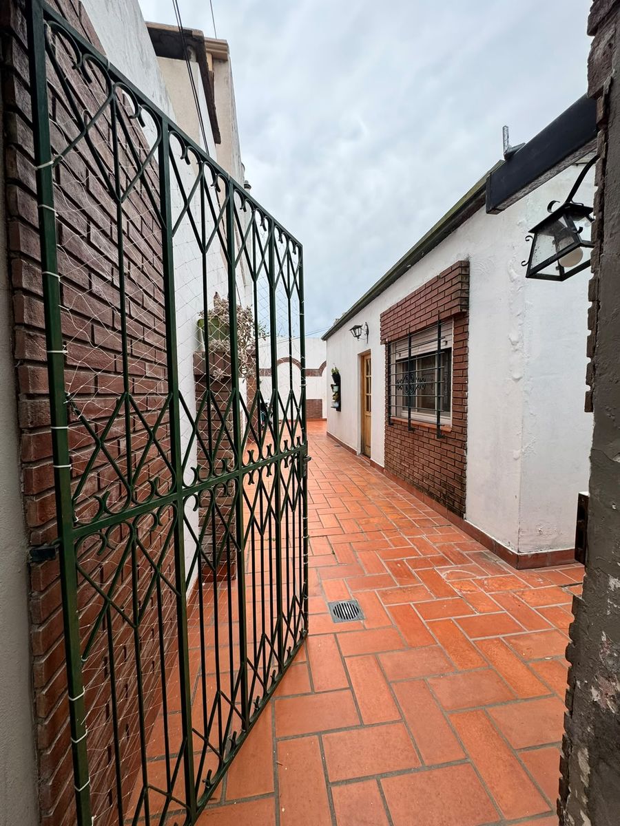Se VENDE Casa Interna de dos dormitorios en Zona Centro - Sur