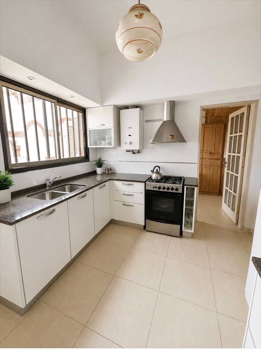 Se VENDE Casa Interna de dos dormitorios en Zona Centro - Sur - 2