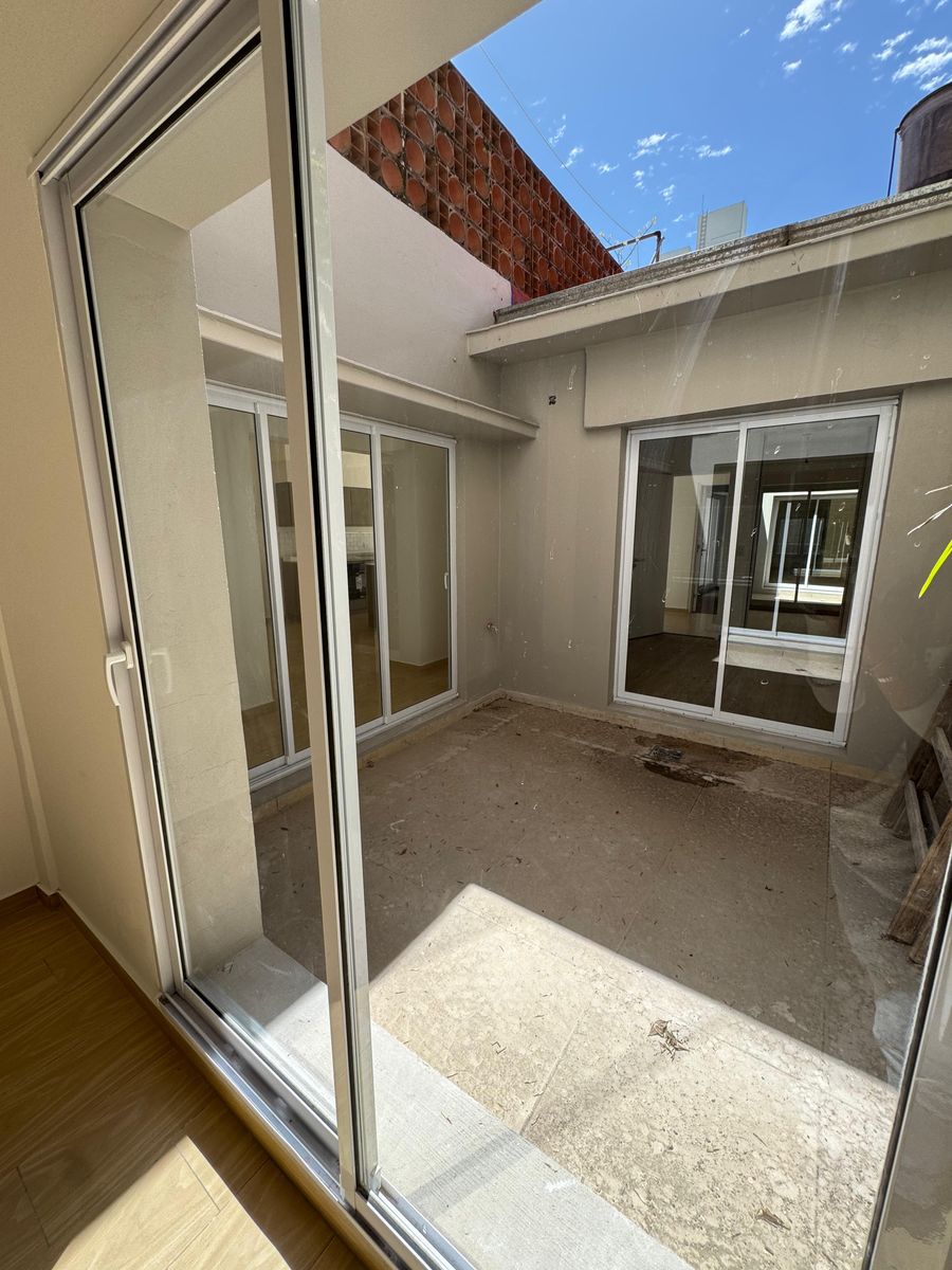 CASA DE DOS DORMITORIOS EN BARRIO CANDIOTI SUR - 10