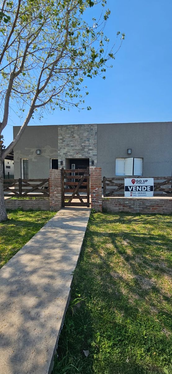 CASA/QUINTA EN VENTA EN LAGOS DE LEYES - 2