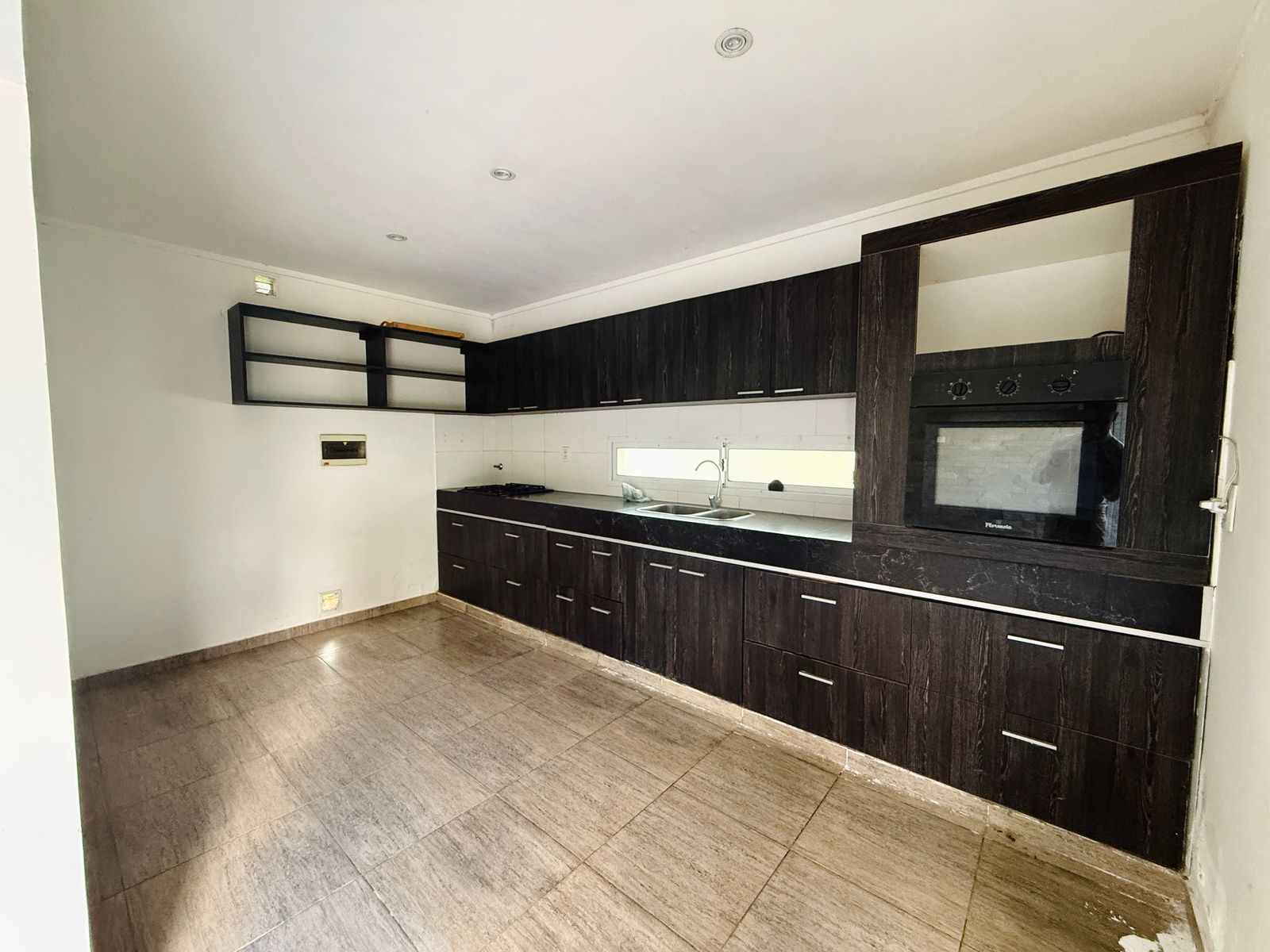 EN VENTA CASA DE 3 DORMITORIOS CON PILETA EN COUNTRY LOS MOLINOS — foto 4