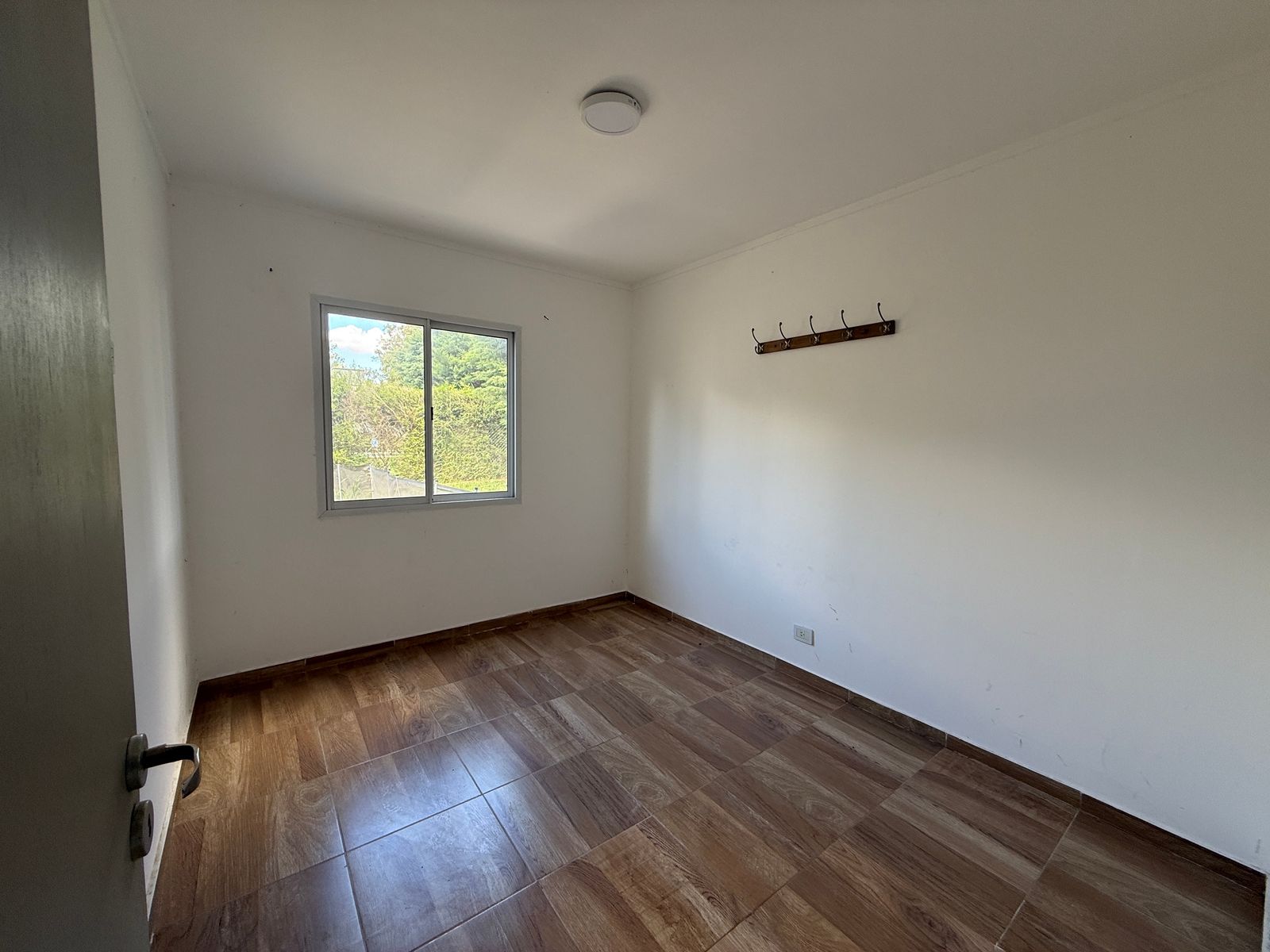 EN VENTA CASA DE 3 DORMITORIOS CON PILETA EN COUNTRY LOS MOLINOS — foto 7