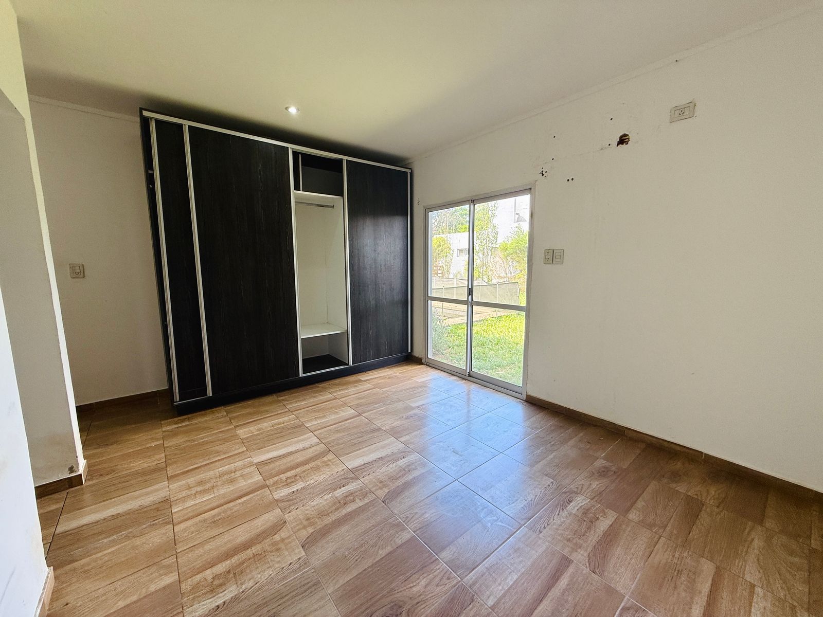 EN VENTA CASA DE 3 DORMITORIOS CON PILETA EN COUNTRY LOS MOLINOS — foto 9