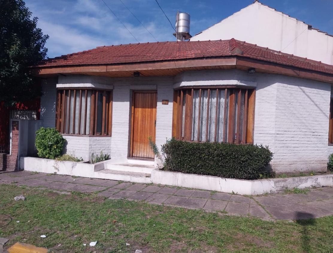Casa en Alquiler en Ituzaingó - Gral Fernandez de la Cruz 196 — foto 2