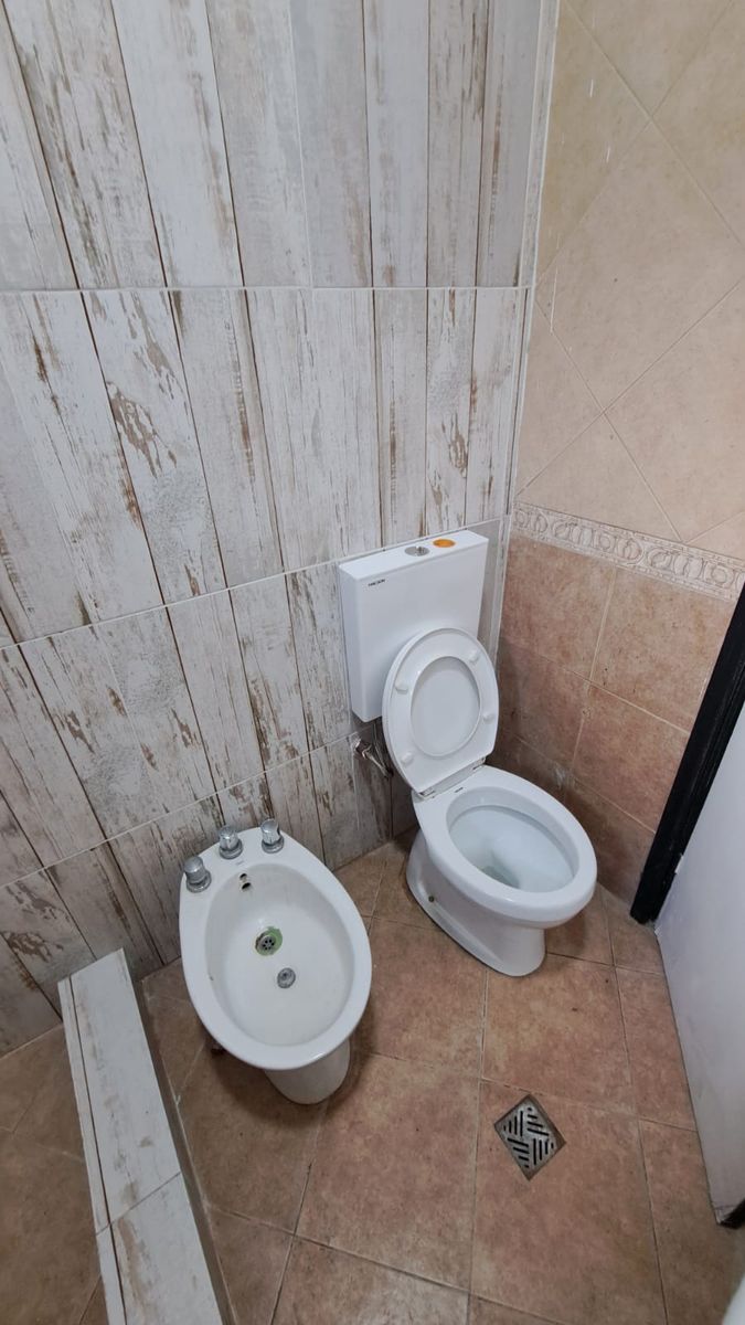 Venta Casa 3 Ambientes con Garaje Zona Don Bosco - 6