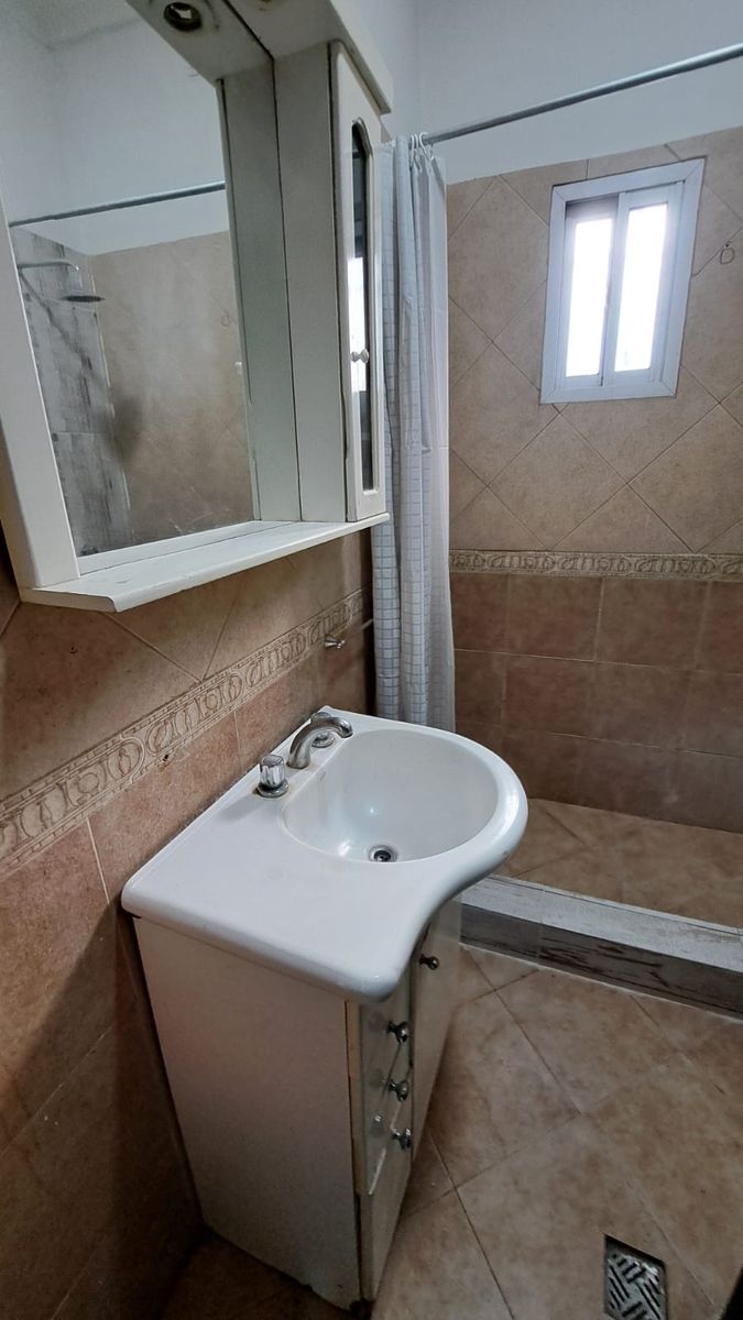 Venta Casa 3 Ambientes con Garaje Zona Don Bosco - 7