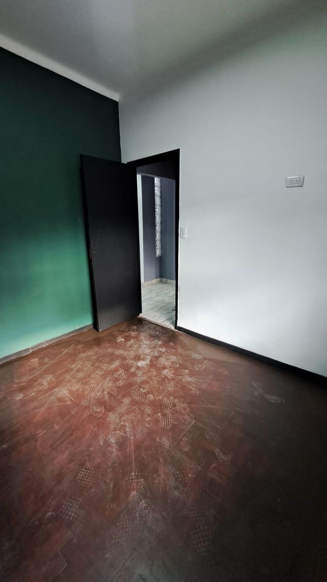 Venta Casa 3 Ambientes con Garaje Zona Don Bosco - 8