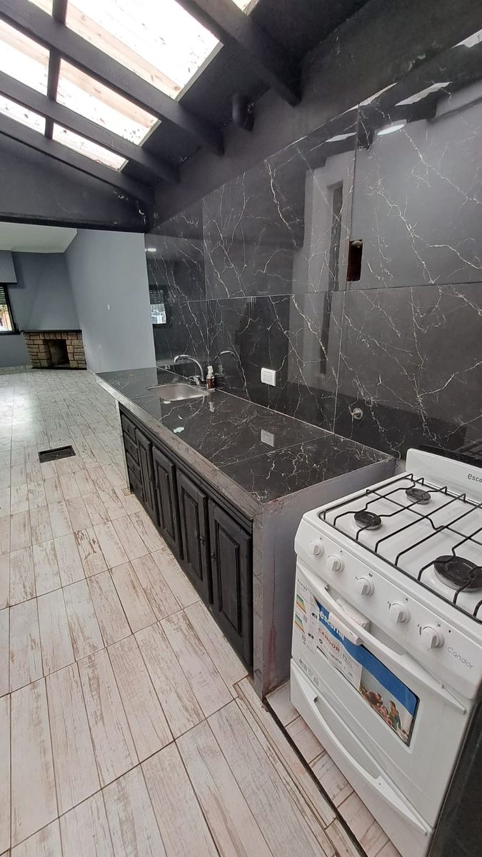 Venta Casa 3 Ambientes con Garaje Zona Don Bosco - 14