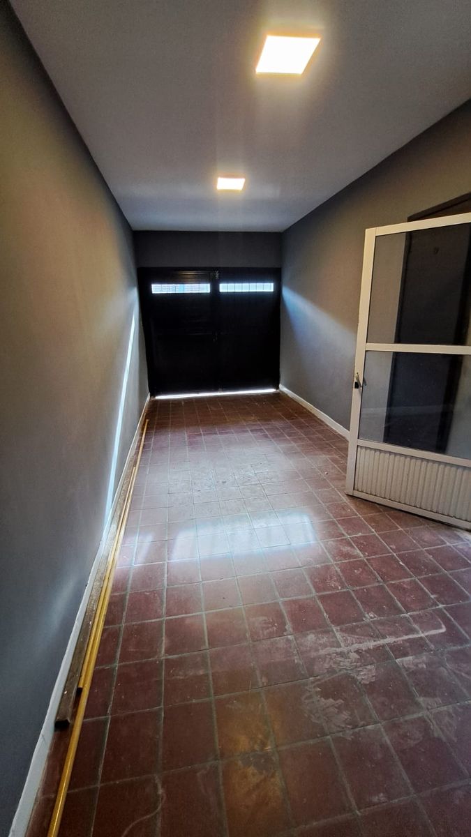 Venta Casa 3 Ambientes con Garaje Zona Don Bosco - 17