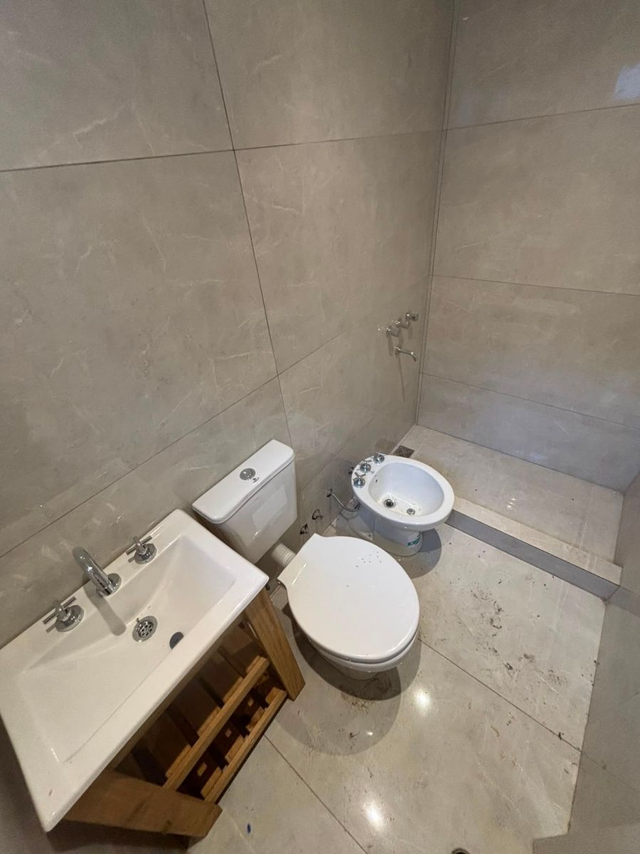 Chalet 3 Ambientes en PH con patio y garaje Zona Chauvin - 2