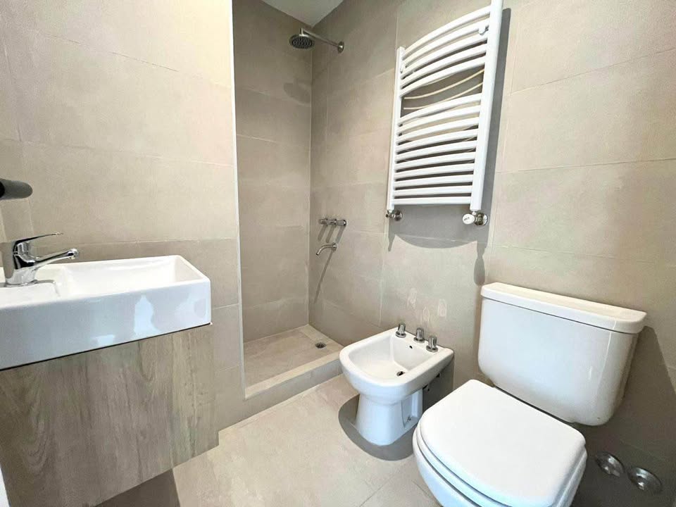 Venta de departamento de 2 ambientes a estrenar en zona Guemes - 7