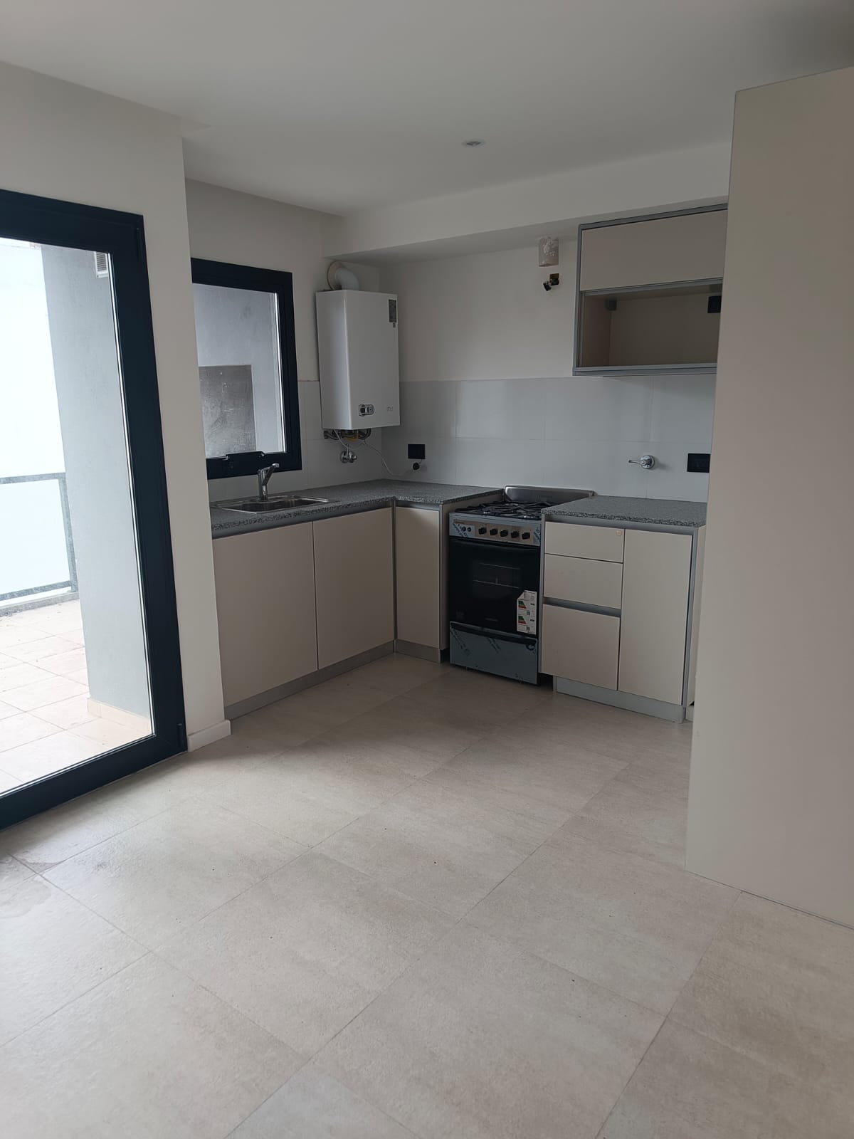 Venta de departamento de 2 ambientes a estrenar en zona Guemes - 12