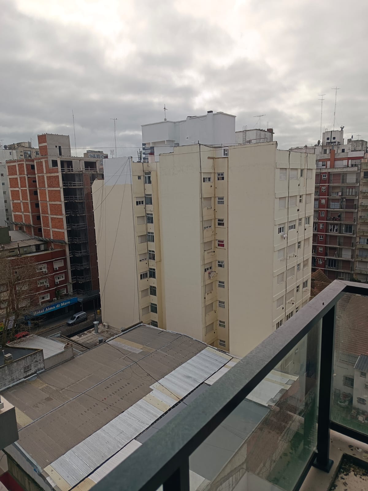 Venta de departamento de 2 ambientes a estrenar en zona Guemes - 13