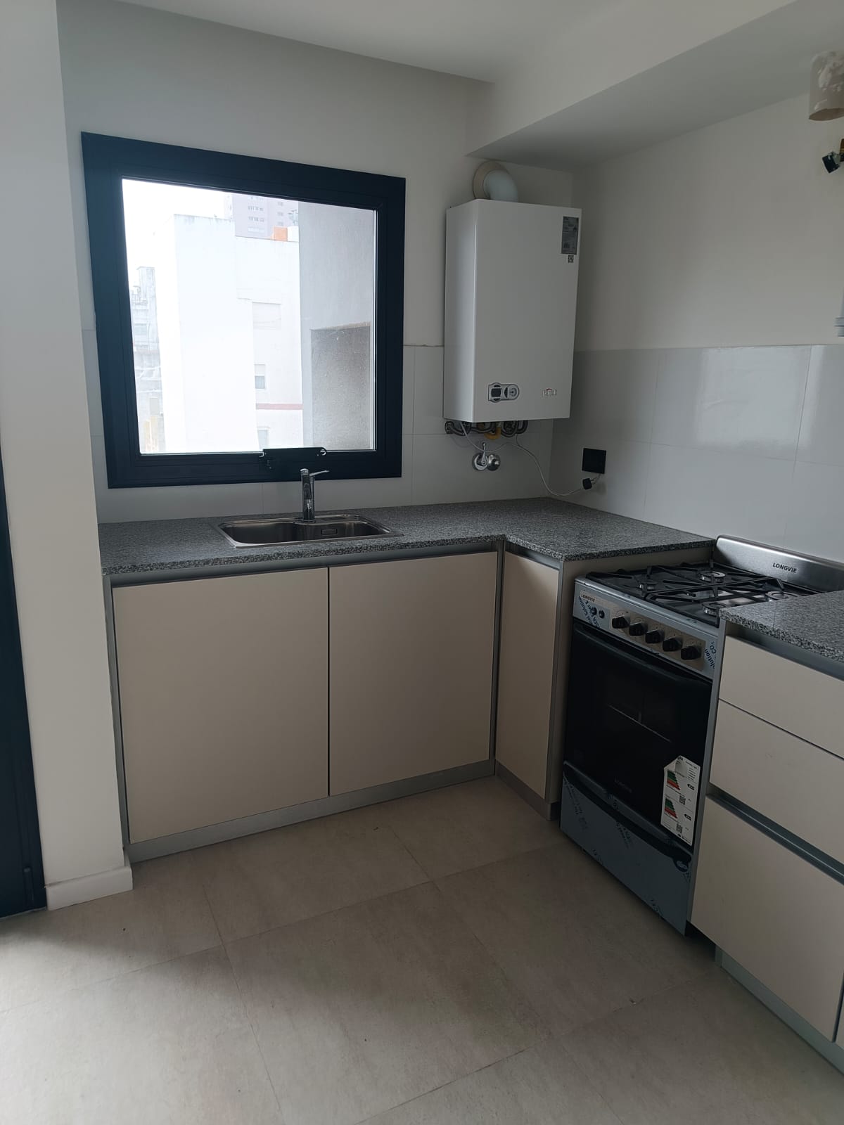 Venta de departamento de 2 ambientes a estrenar en zona Guemes - 14
