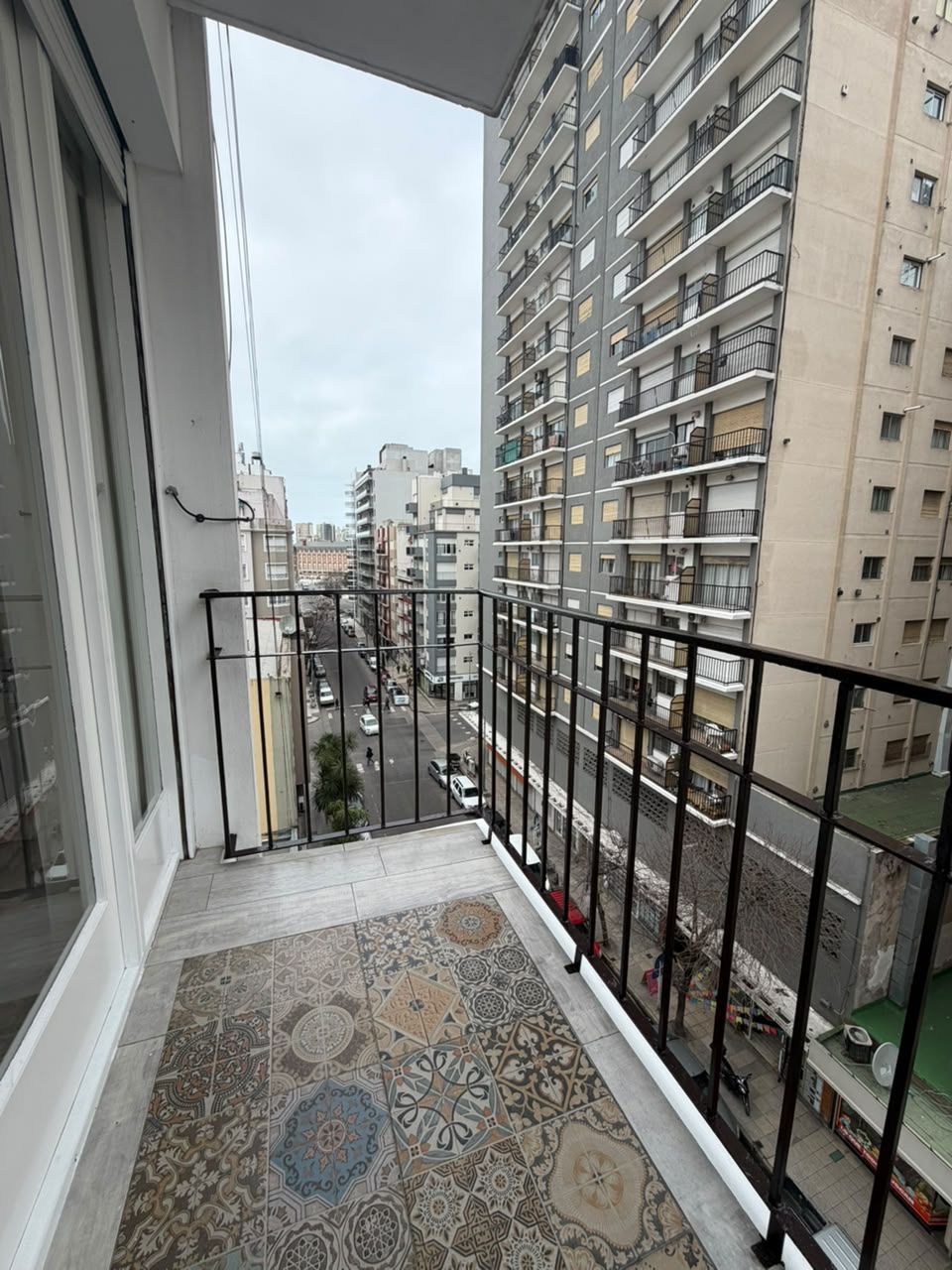 Departamento 2 Ambientes, Con dependencia ,a la Calle , Con Balcón - 7