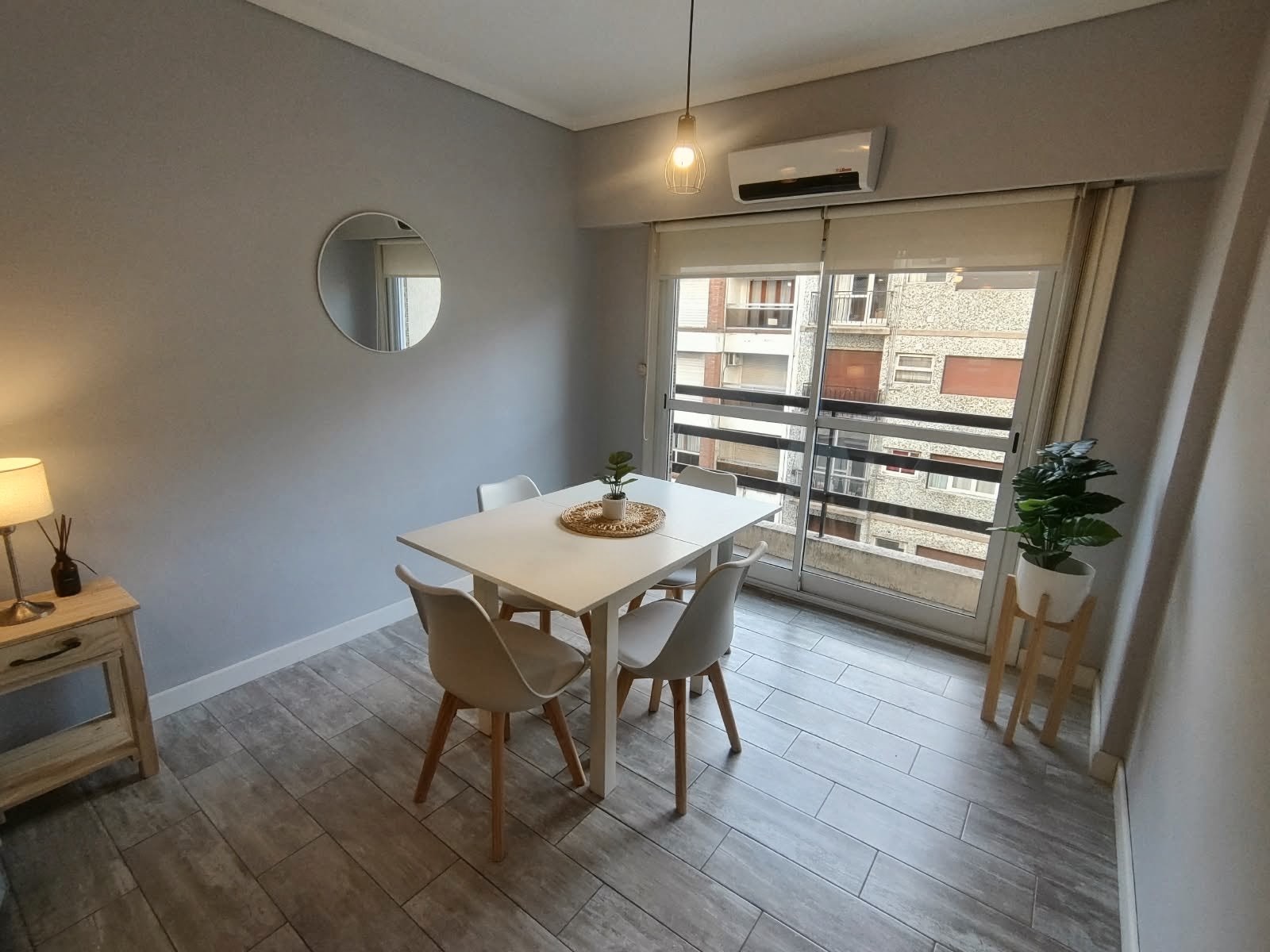 1 Ambientes a la calle Con Balcon - 9