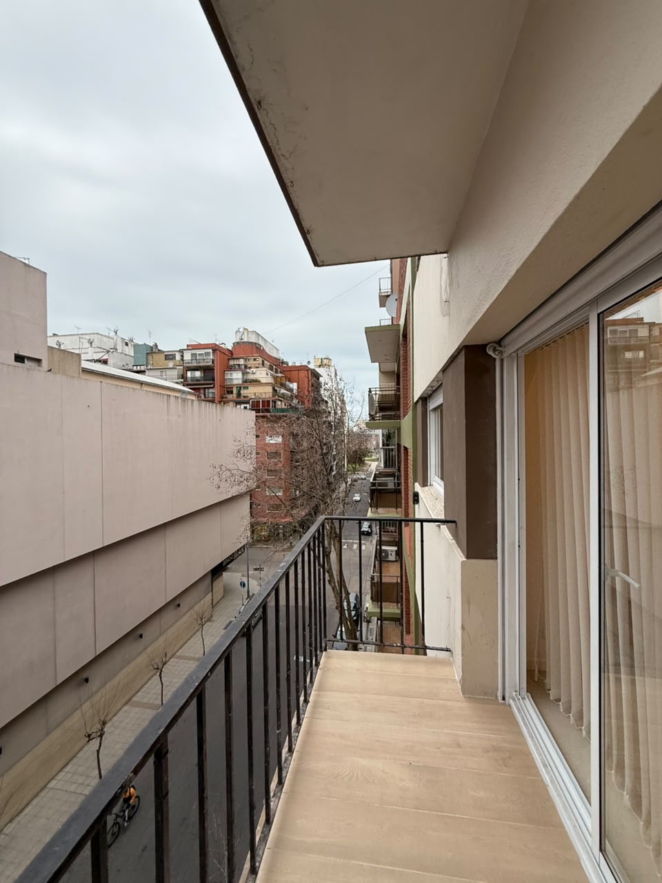 Departamento 3 ambientes a la calle Con Balcon - 12