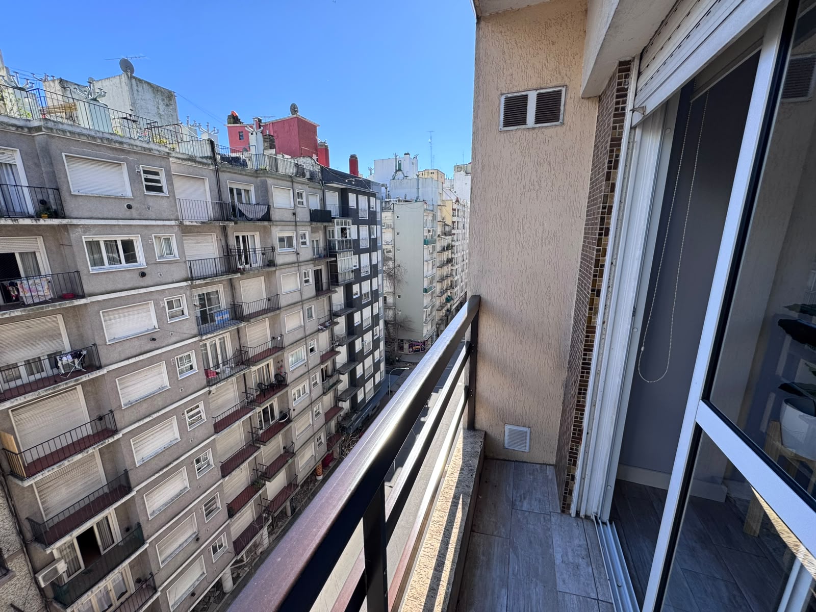 1 Ambiente a la Calle con Balcon - 14