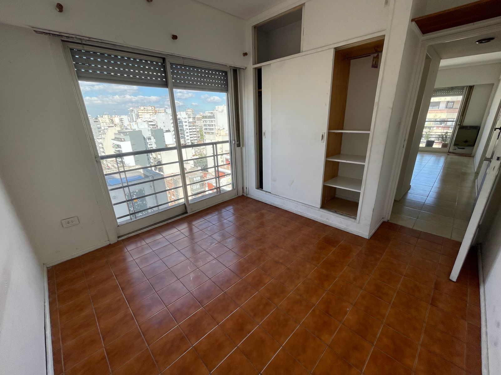 2 AMBIENTES EN VENTA CON BALCÓN Y COCHERA - CABALLITO - 1