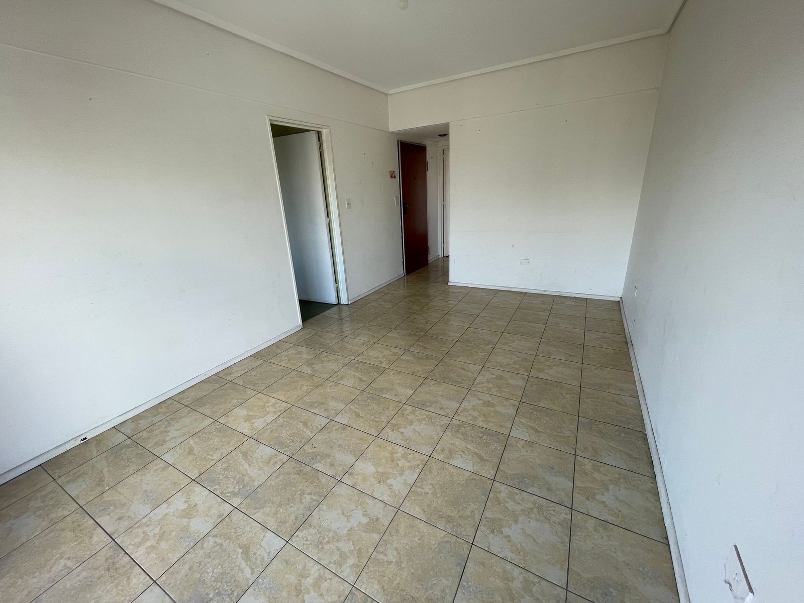 2 AMBIENTES EN VENTA CON BALCÓN Y COCHERA - CABALLITO — foto 3
