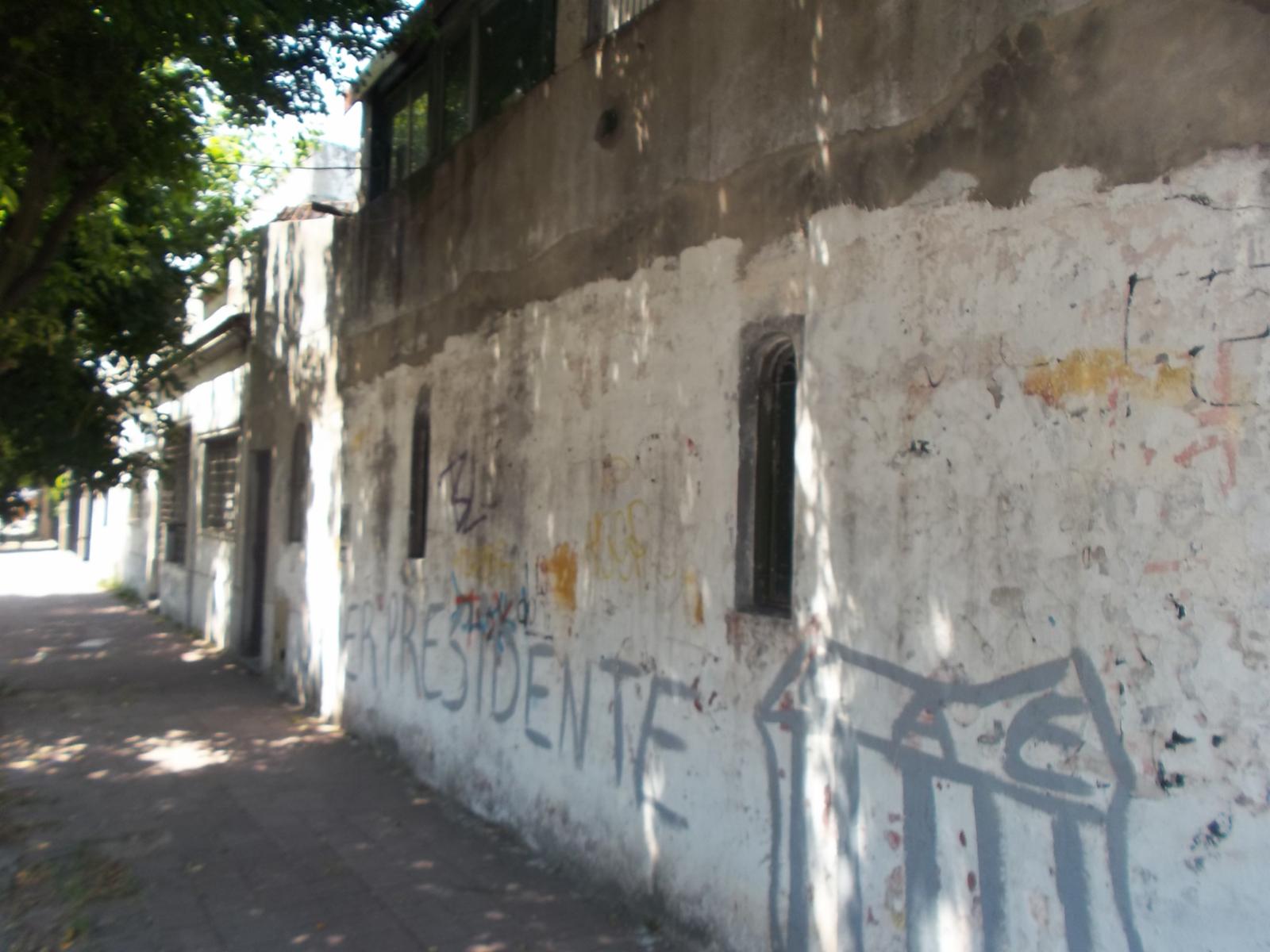 CASA EN ESQUINA - SUIZA AL 2800 - CASEROS - 3 DE FEBRERO — foto 4