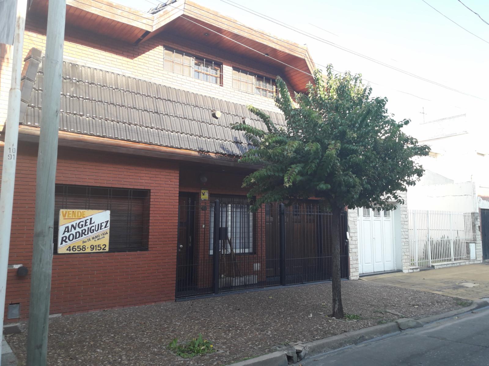 CASA 6 AMB. GARAGE. PARQUE . QUINCHO. GARAY al 100 RAMOS MEJIA