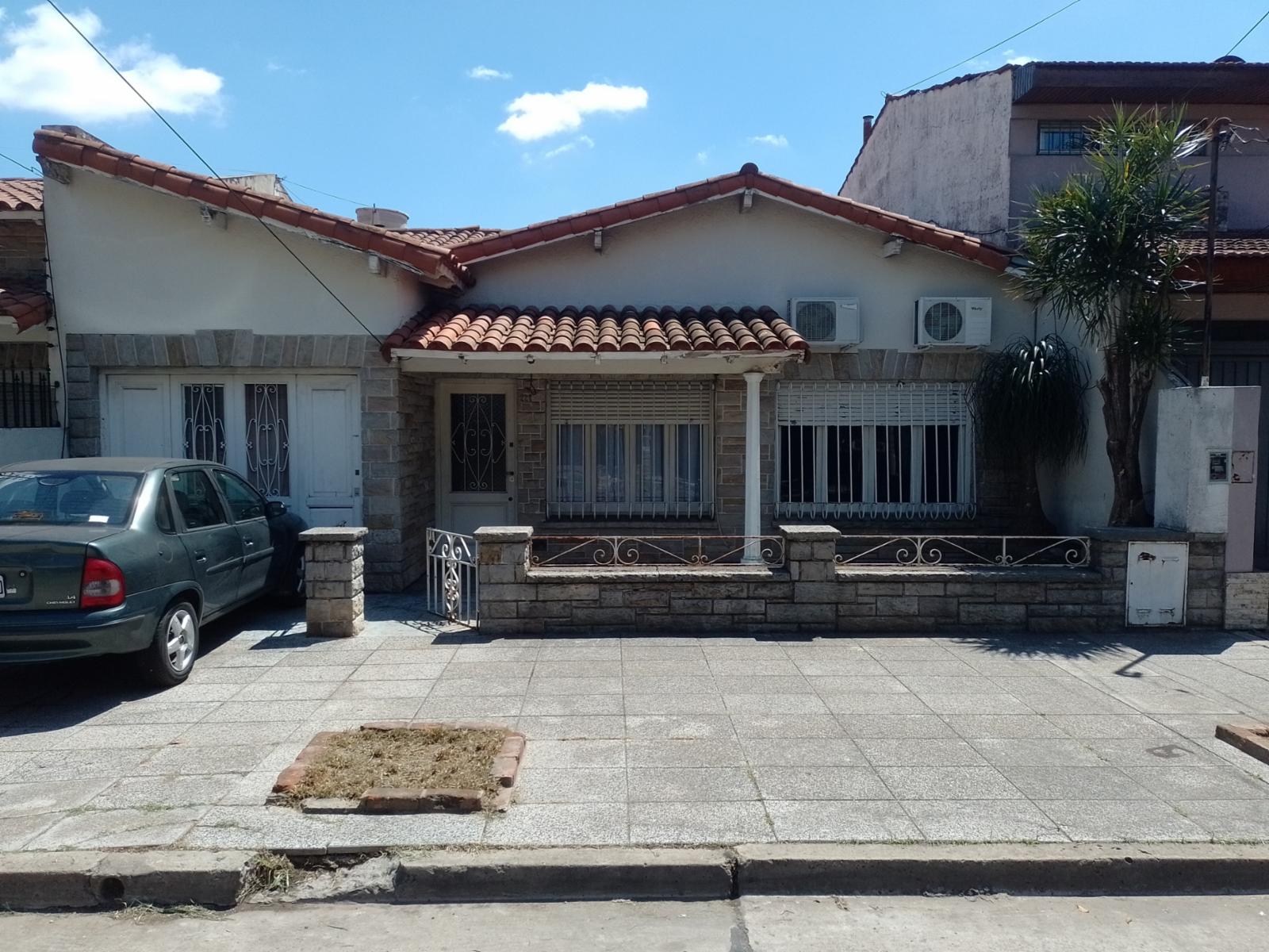 Casa de 4 Amb. Garage. PATIO Fdo. - GARAY 227 - RAMOS MEJIA