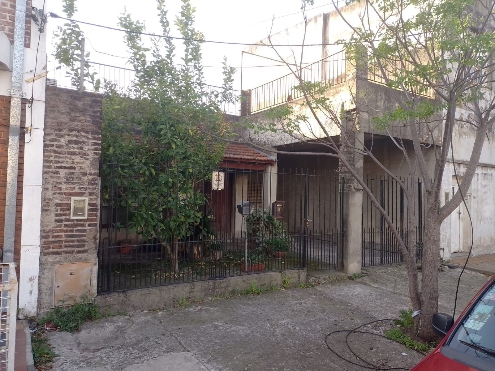 CASA DE 4 AMB. LOTE 8,66 x 26 MTS. - CASTILLO 180 RAMOS MEJIA — foto 2