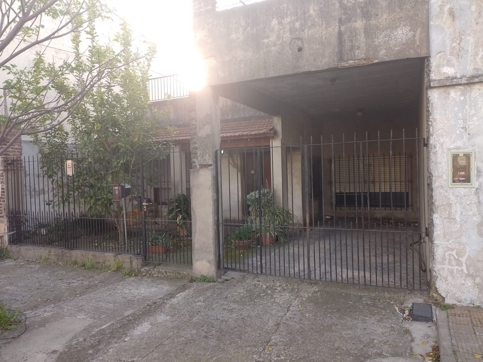CASA DE 4 AMB. LOTE 8,66 x 26 MTS. - CASTILLO 180 RAMOS MEJIA — foto 3