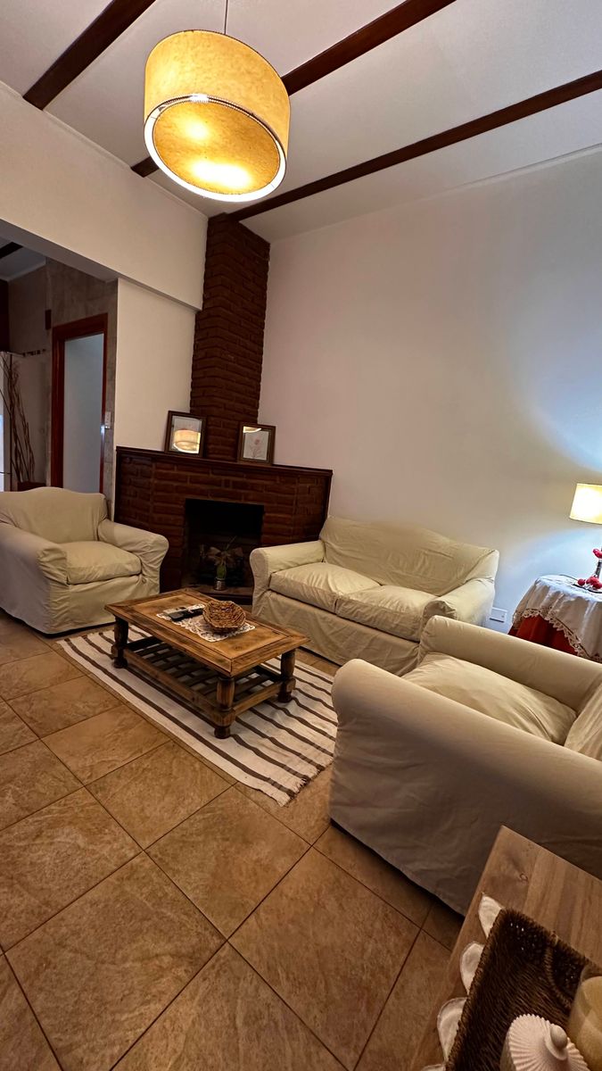 Casa 4 Amb. Cochera.Parque.Quincho. APTA CREDITO - Caseros 42 - Ramos Mejía - 5